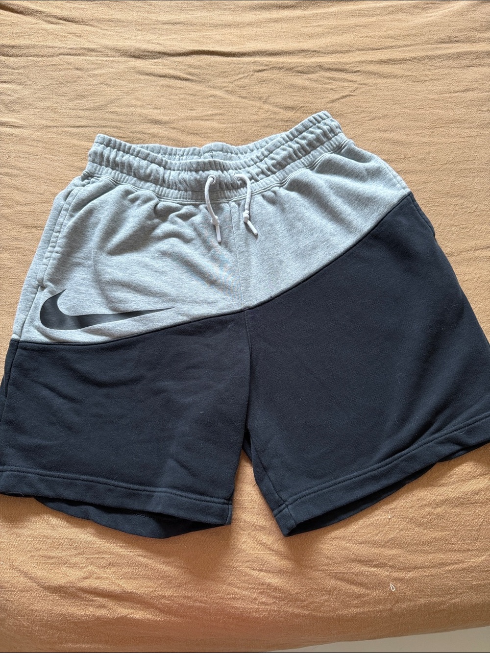 Nike Men’s Gray & Black Colorblock Athletic Shorts